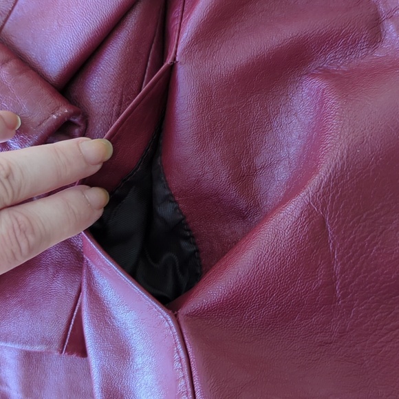 Red leather jacket front zip. Pockets - Picture 4 of 4